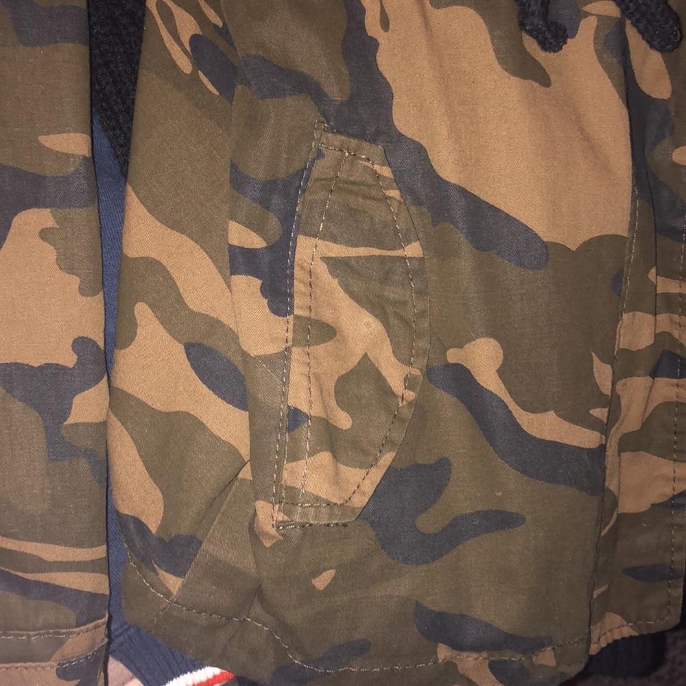 Small camo jacket! - Picture 4 of 4